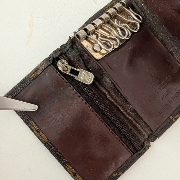 Authentic Vintage 70's Louis Vuitton Folded 6 key Carrier/Case/Holder - Picture 3 of 16
